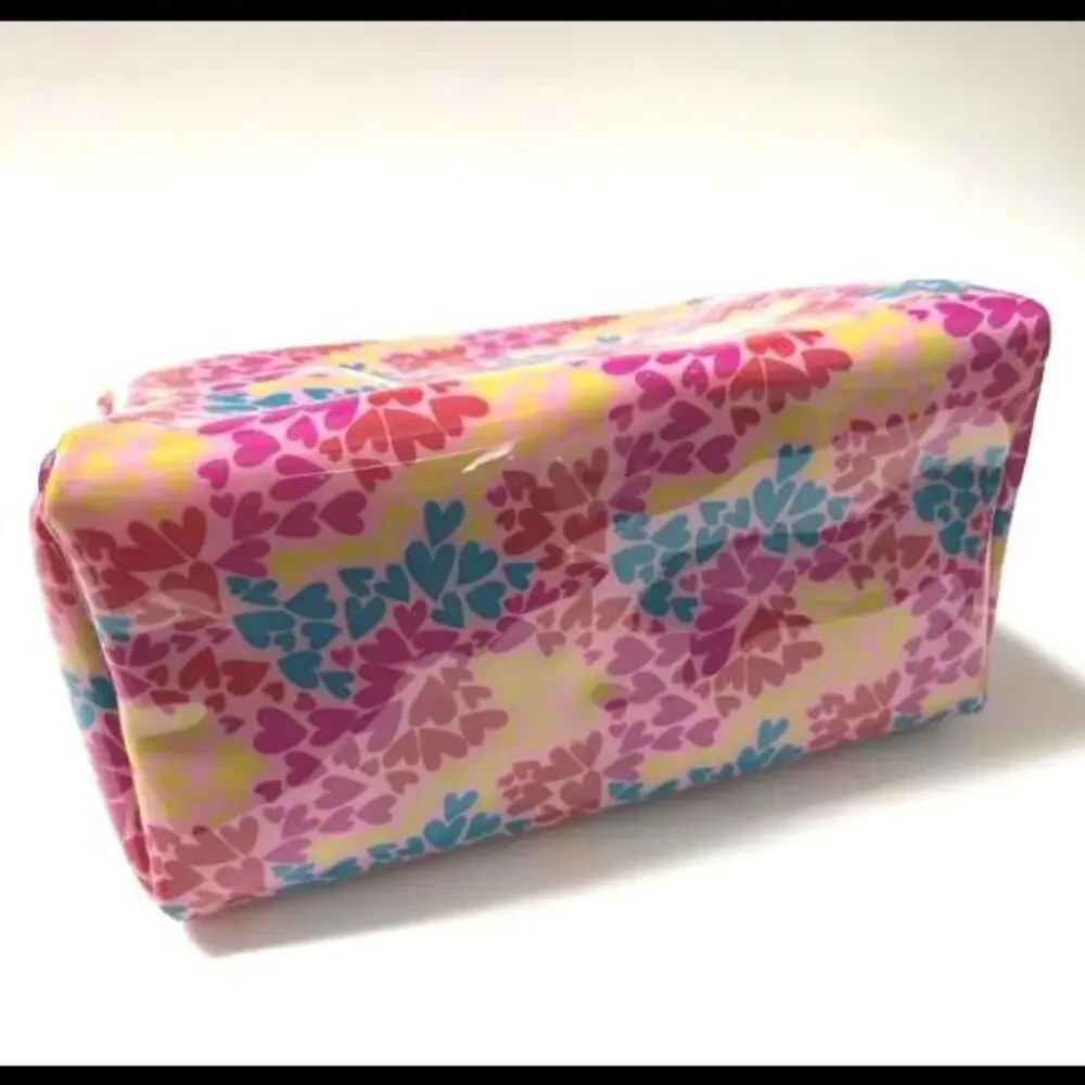 NWT JUICY COUTURE Cosmetics Vinyl Makeup Bag with Multi Hearts (JCXX025)